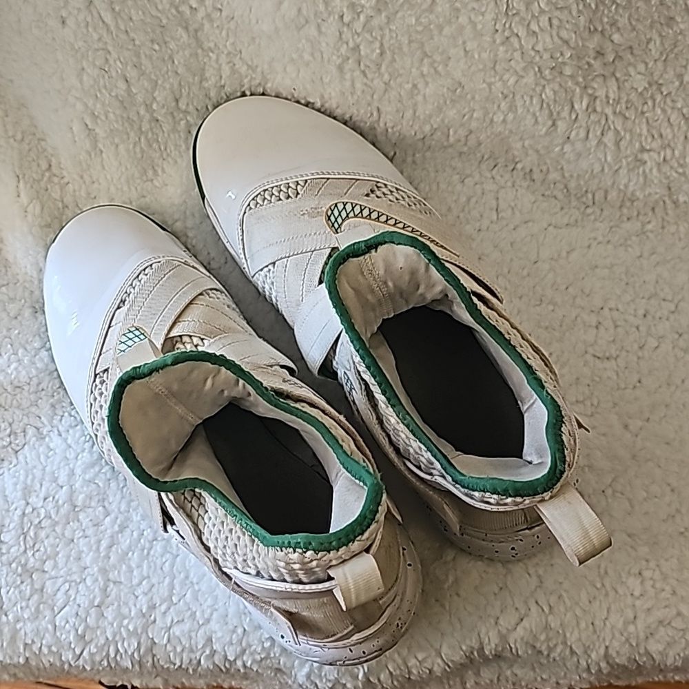 White and green nikes - Picture 5 of 8